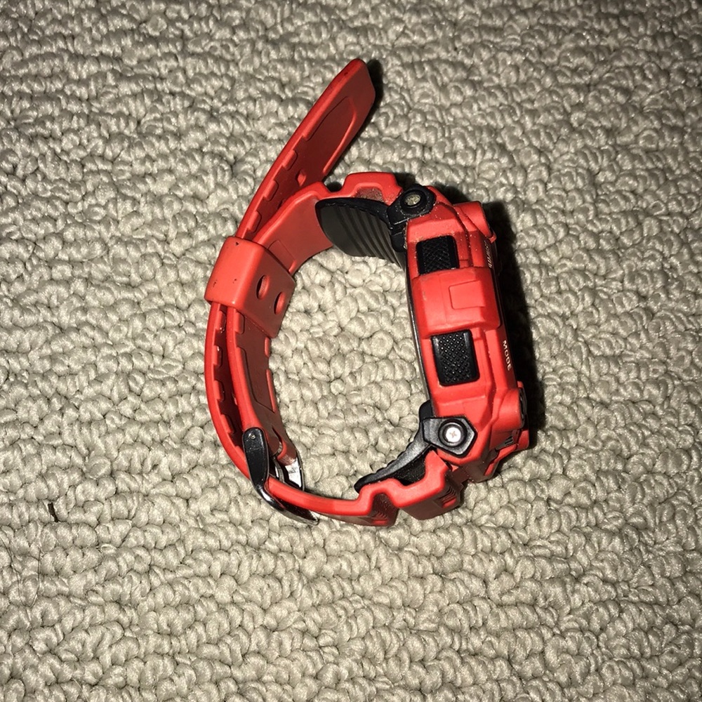 Red G-SHOCK - Picture 2 of 3